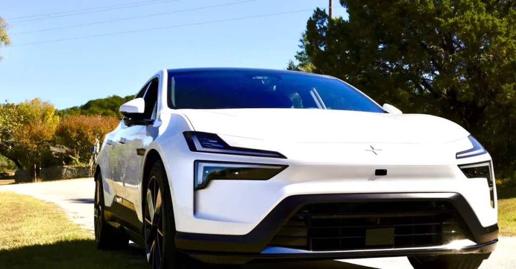 Polestar 4: l’eleganza minimalista degli EV raggiunge nuove vette nel design.