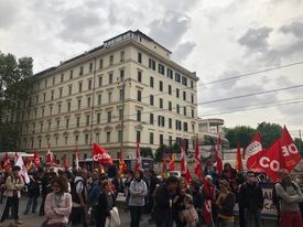 Sciopero scuola 4 novembre: richiesta aumenti stipendi e blocco concorsi dirigenti scolastici.