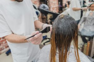 Balayage o Ombre: guida essenziale per studenti di cosmetologia e amanti dei capelli.