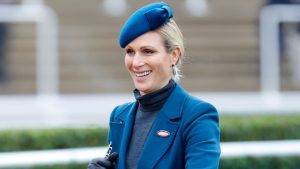 Stivali alti e blu audace: lo stile invernale di Zara Tindall unisce comfort e eleganza