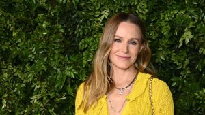 Kristen Bell’s behind-the-scenes photos make UGG Tasmans the ultimate A-list fashion statement.