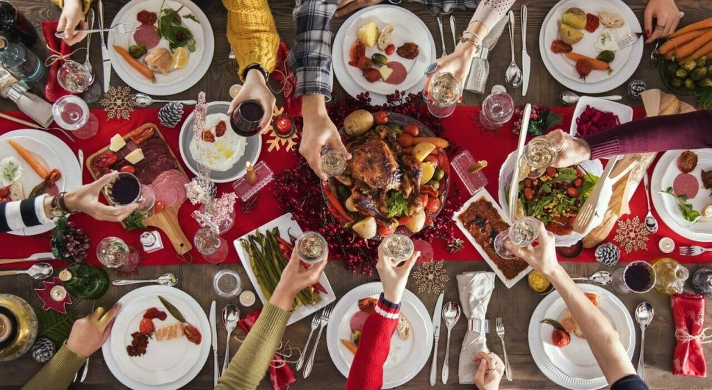 Natale leggero: 5 segreti per gustare senza ingrassare con spezzafame strategici!