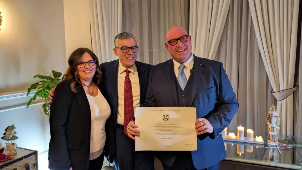 Philip Baglini riceve a Londra il titolo di Cavaliere della Repubblica Italiana.