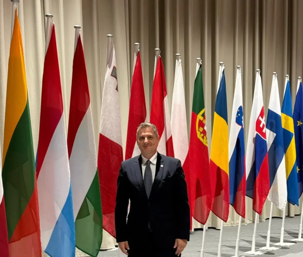 Ue, accelerare aiuti all’informazione e garantire trasparenza nell’intelligenza artificiale