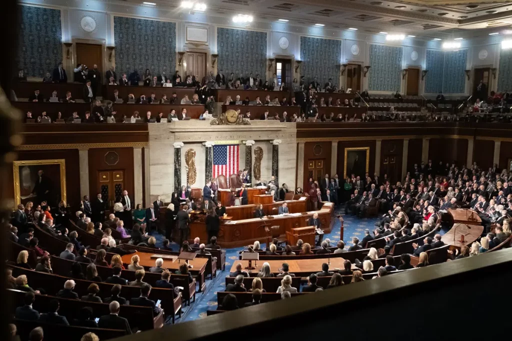 Camera Usa approva legge per diffondere file Epstein: forte delusione per Trump.