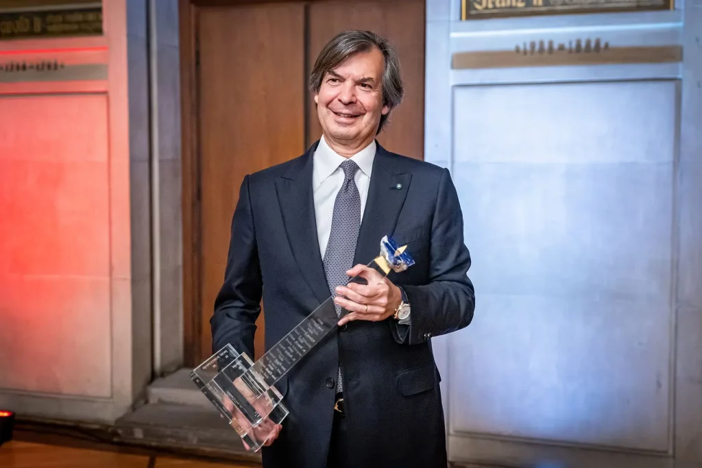Carlo Messina, CEO di Intesa Sanpaolo, è stato premiato come “European Banker of the Year 2024”...