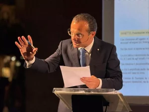 Taormina, capitale del turismo siciliano: De Luca la definisce modello di sviluppo per il sud.