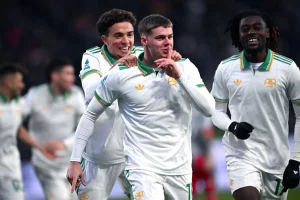 La Roma trionfa 1-3 a Cremona e mantiene la testa della classifica.