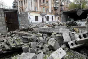 Drone e missili russi colpiscono Dnipro: numerosi morti e feriti nella devastante escalation.