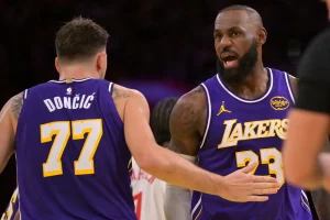 I Lakers trionfano nel derby di Los Angeles: la magia di Luka Doncic Nella notte dell’NBA, i...