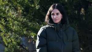 Courteney Cox sfoggia l’outfit invernale perfetto: un look casual da copiare subito!