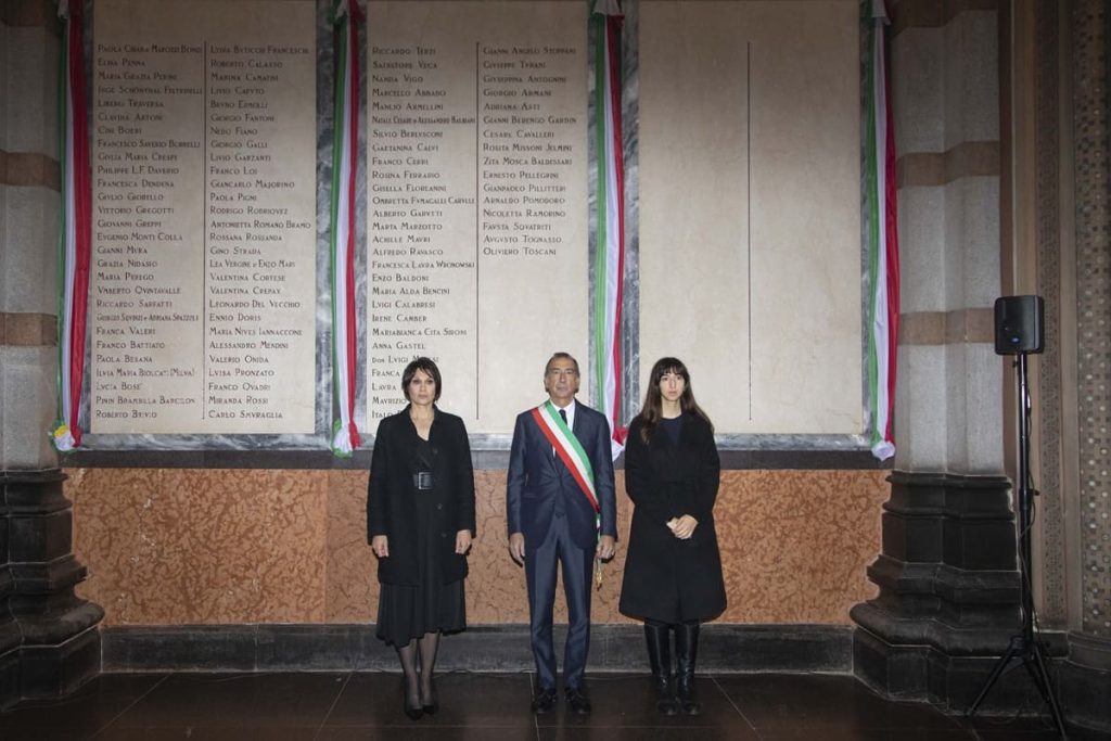 Milano accoglie 14 nuovi membri al Famedio: da Armani a Pomodoro, ispirazioni uniche.