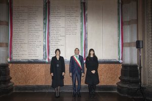 Milano accoglie 14 nuovi membri al Famedio: da Armani a Pomodoro, ispirazioni uniche.