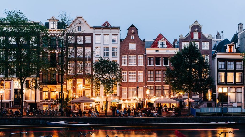 Mercati all'aperto ad Amsterdam Quasi ogni giorno ad Amsterdam puoi immergerti nell'atmosfera vivace...