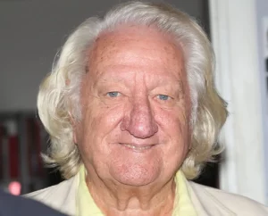 Addio a Giorgio Forattini, il celebre vignettista, è scomparso a 94 anni