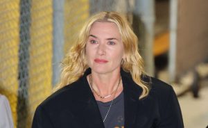 Kate Winslet: Trendsetter dell'Inverno Quando si tratta di outfit invernali, poche combinazioni sono...