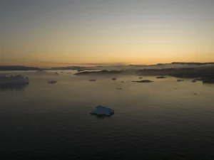 Italiano coinvolto in incidente aereo vicino Nuuk, Groenlandia: notizie aggiornate e indagini in corso.