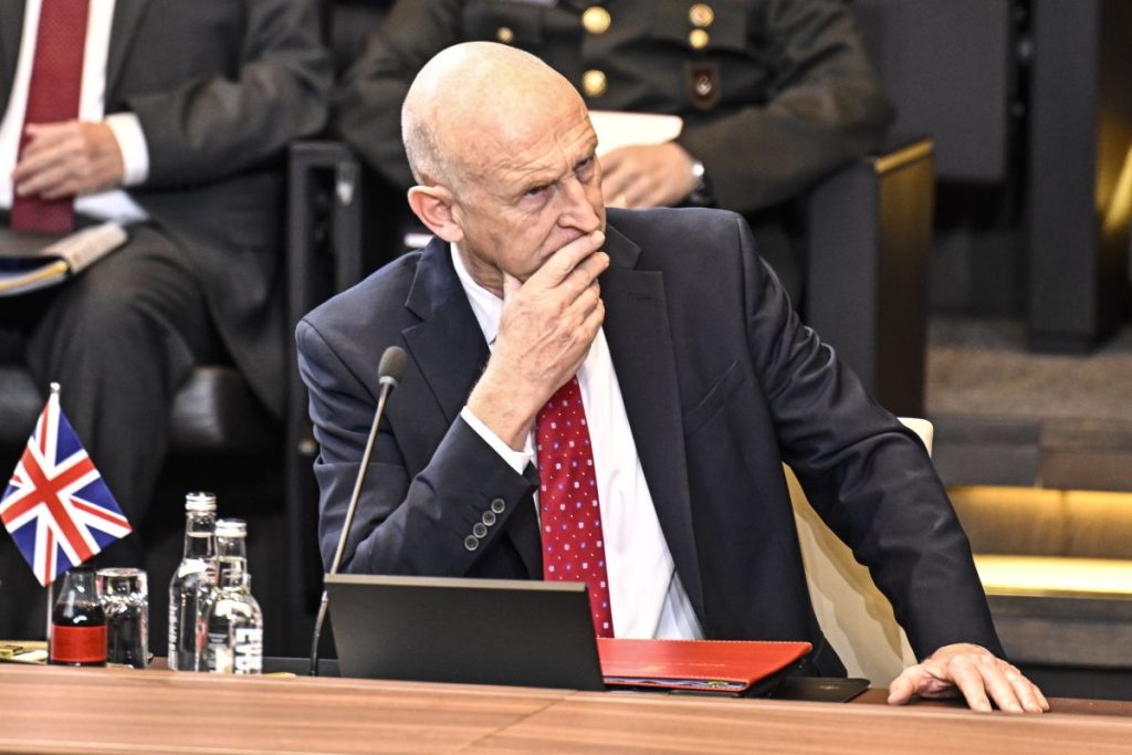 Allerta per la nave russa Yantar nelle acque scozzesi: preoccupazioni del ministro della Difesa britannico.