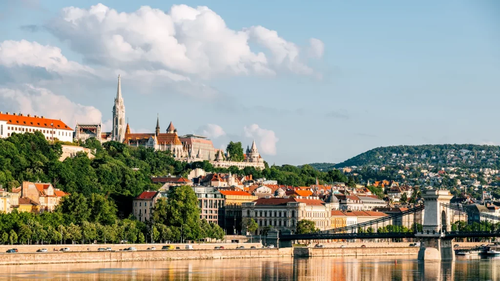 15 imperdibili esperienze da vivere a Budapest tra cultura, storia e relax.