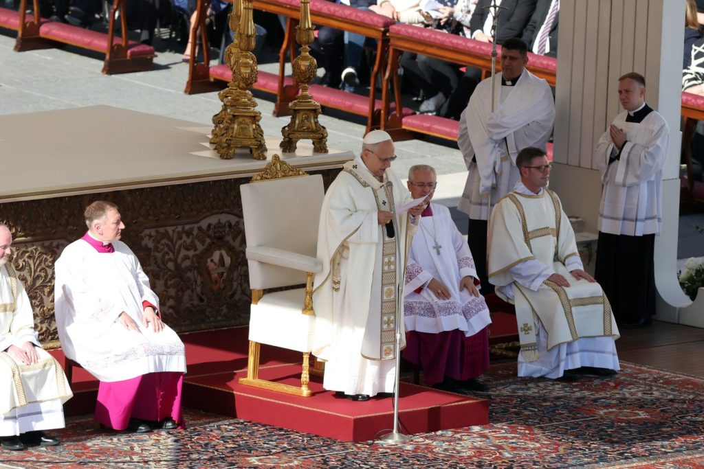Fraternità e giustizia: Papa Leone XIV invita a combattere guerre e ingiustizie nel mondo.