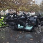 Incidente mortale a Milano: un passeggero perde la vita, guidatori in violazione di legge.