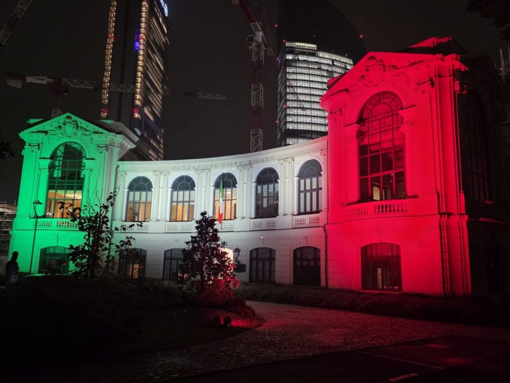 Fondazione Fiera Milano si illumina di tricolore per la Giornata dell’Unità Nazionale.