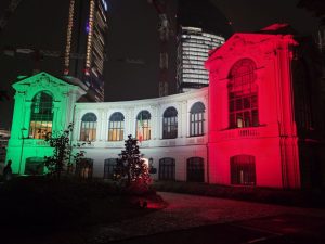 Fondazione Fiera Milano si illumina di tricolore per la Giornata dell’Unità Nazionale.