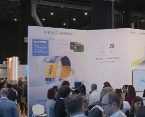 Intesa Sanpaolo presenta a Milano bracciale contactless e skipass innovativi al Salone Pagamenti