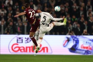 Derby della Mole: Juventus e Torino si fermano sullo 0-0 in una sfida intensa.