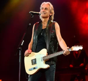 “Tu sei lei” di Ligabue compie 12 anni: cosa ci ha insegnato sull’amore