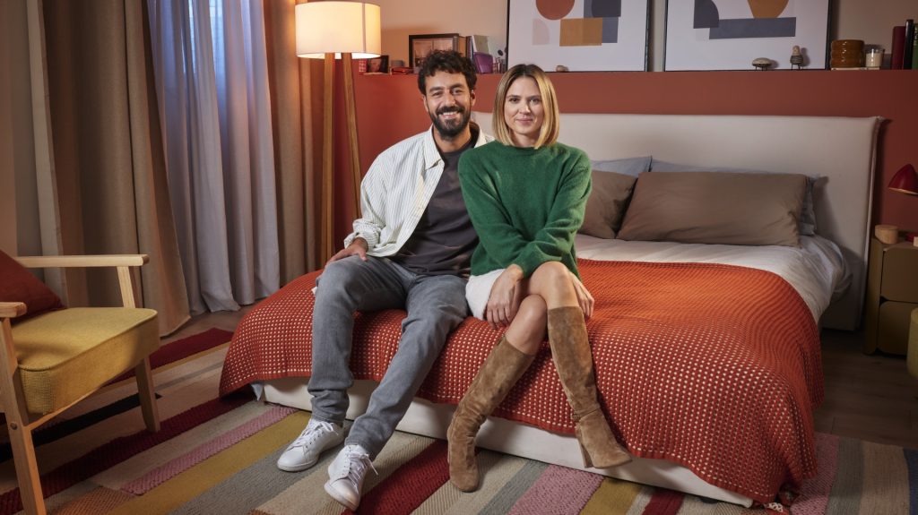 Brenda Lodigiani e Michele Rosiello rivelano il significato del vero amore in “Love Bugs”.