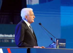 Mattarella: Preoccupazione per astensione, urge non accontentarsi di una democrazia superficiale.