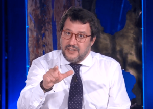 Famiglia nel bosco: Salvini critica lo Stato per le scelte genitoriali.