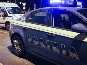Violenza nelle scuole: un problema allarmante Una volante della Polizia di Stato Malgrado la...