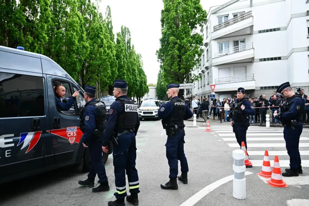 Francia: uomo grida “Allahu Akbar” e investe dieci persone, quattro in gravi condizioni.