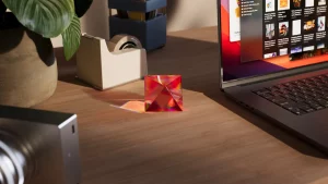 Poly torna in scena come storage file cloud con ricerca AI avanzata.