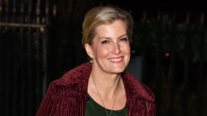 Duchess Sophie: inverno elegante e caldo con stili audaci e sicuri. Scopri il suo segreto!