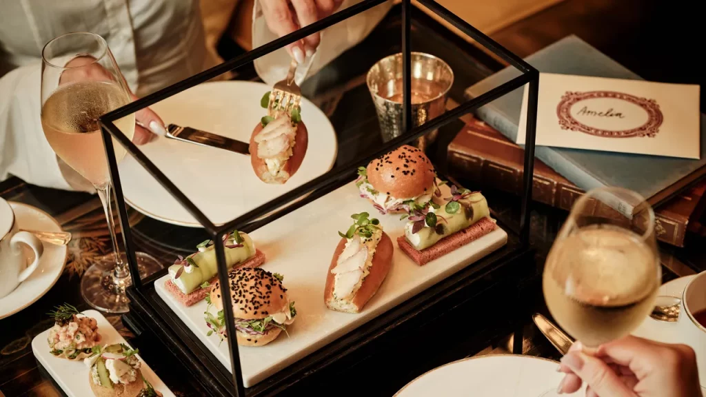 I migliori tè pomeridiani natalizi a Londra: 8 dolci festivi imperdibili.