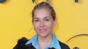 Il guardaroba invernale di Sienna Miller: un’ispirazione da copiare Sienna Miller sta diventando il...