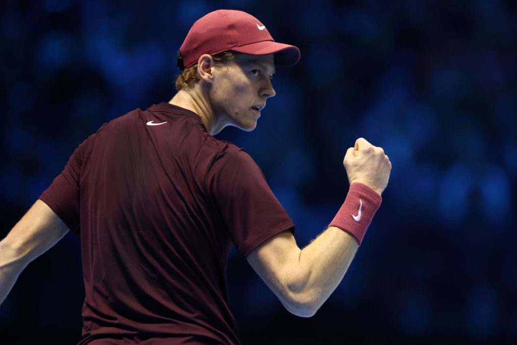 Sinner trionfa su Zverev e conquista la semifinale delle ATP Finals.