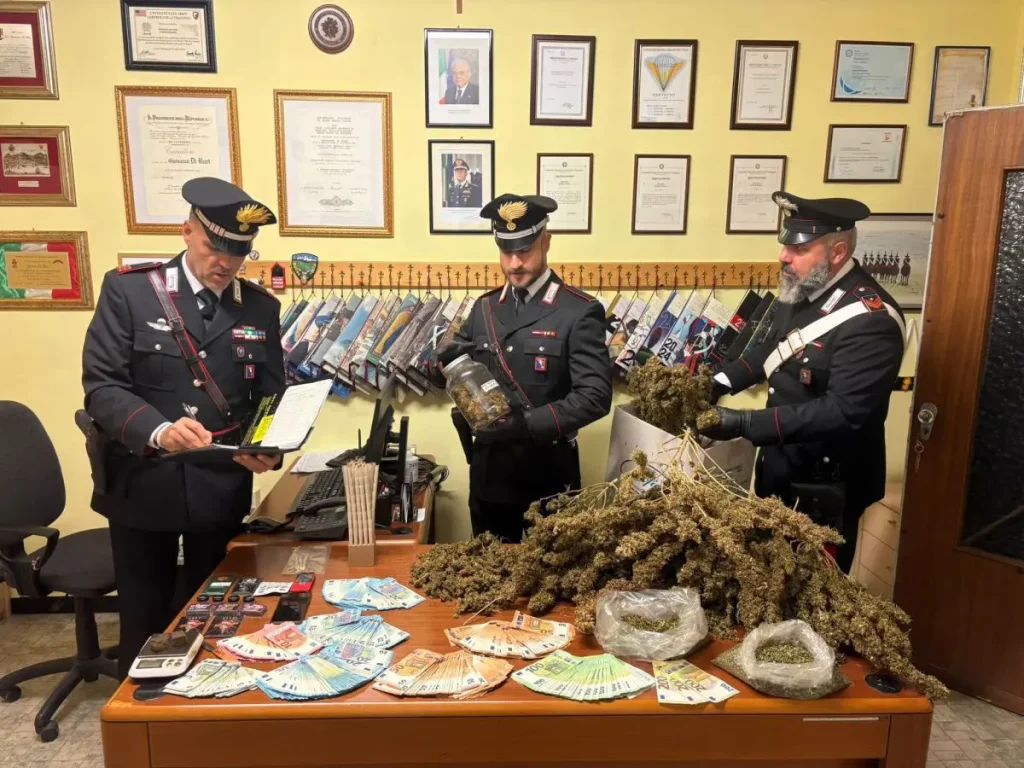 Arrestato 36enne nell’Astigiano: casa trasformata in negozio di hashish e marijuana.