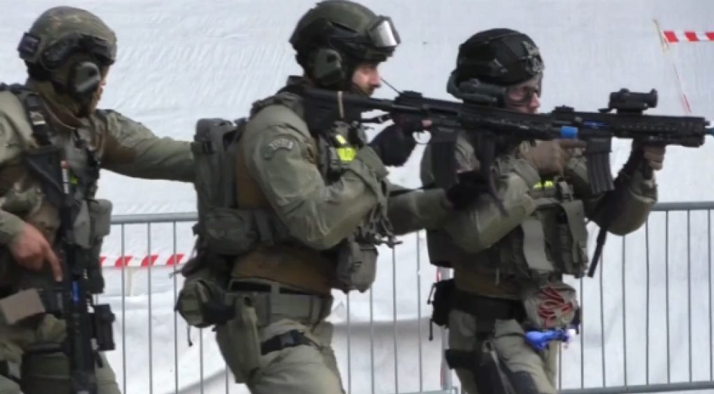 Milano-Cortina 2026: Esercitazione dei Reparti Speciali per le Olimpiadi – Guarda il video!