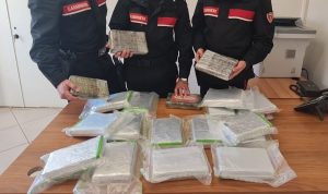 Inseguimento, arrestata donna con 23kg di cocaina in provincia di Salerno