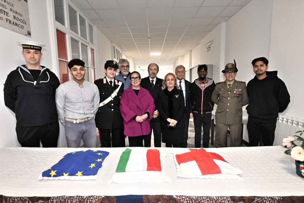 Bucci consegna le bandiere al Campus di Coronata: un momento di orgoglio ligure