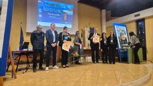 Tino Scopelliti trionfa alla 34ª edizione del Premio Sila 90, celebrazione di talenti.