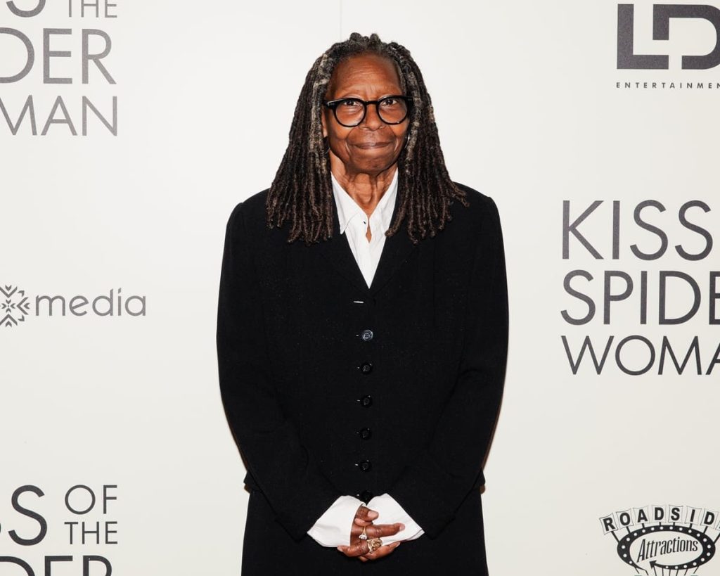 Whoopi Goldberg compie 70 anni: da Sister Act all’Oscar, leggenda del cinema