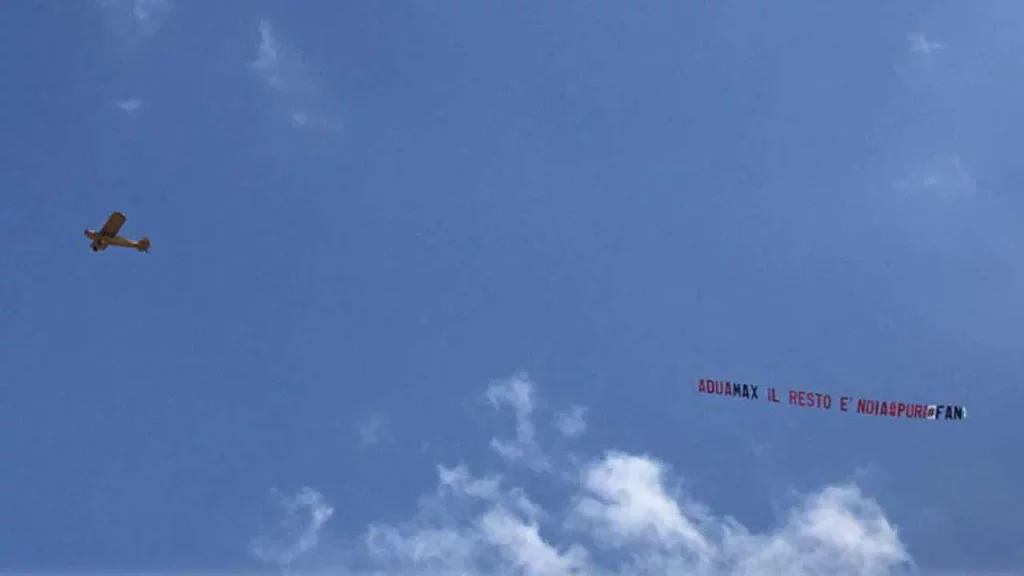 Rumore aereo sopra il GF scatena malumori tra i concorrenti in diretta