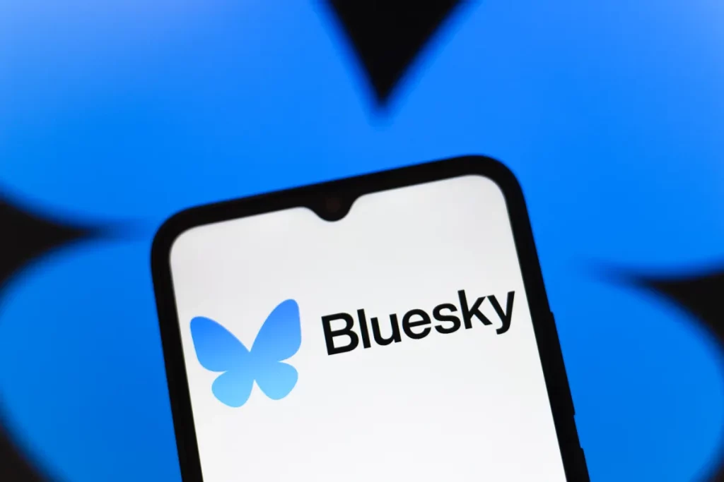 Bluesky raggiunge 40 milioni di utenti e lancia la beta dei “dislike”.