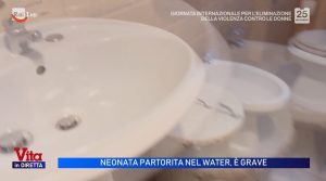 Grave degenza per la bimba nata nel water a Ciriè, salvata dallo zio.