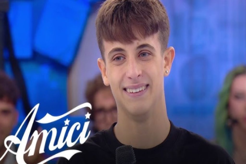 Emiliano scoppia in lacrime ad Amici 25: “Ho sbagliato, voglio la sfida!” Caos dopo gara